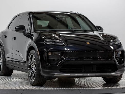 Used 2025 Porsche Macan 4S Electric AWD/4WD image 4