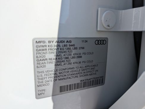 Certified 2025 Audi Q5 Prestige image 36