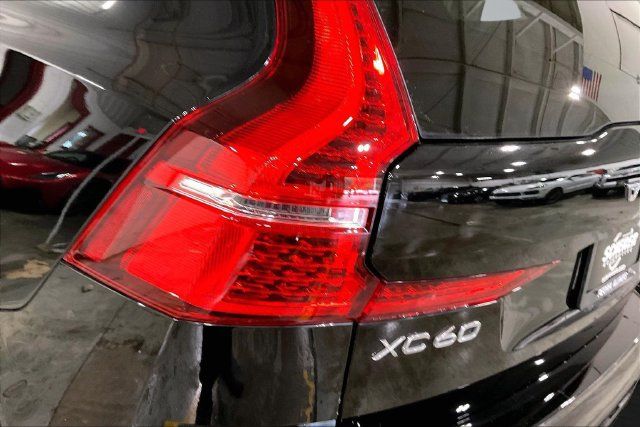 Used 2024 Volvo XC60 B5 Plus AWD/4WD image 33