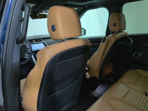 Used 2020 Land Rover Discovery HSE image 17