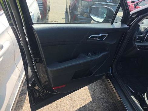 Used 2025 Kia Sportage LX FWD image 17