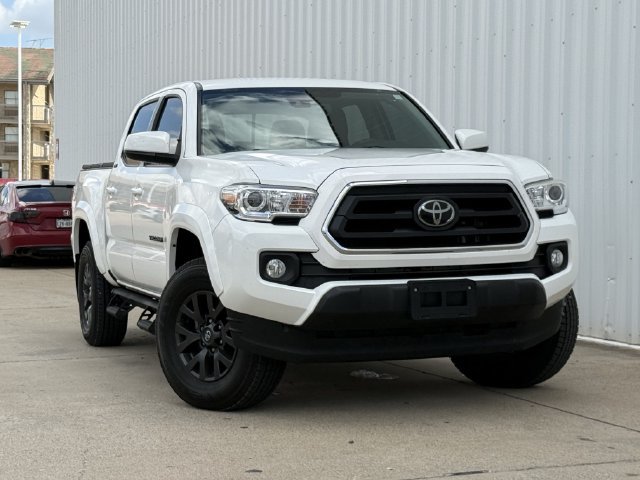 Used 2022 Toyota Tacoma SR5 RWD image 2