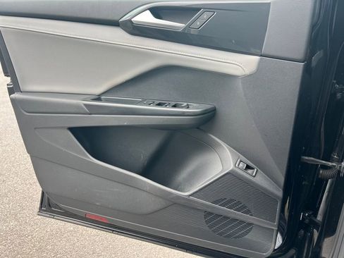 Used 2022 Volkswagen Taos SEL w/ Panoramic Sunroof Package image 18