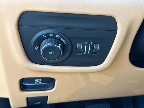 Used 2021 Jeep Grand Cherokee L Summit image 24