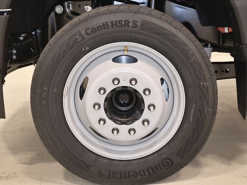 New 2026 Ford F550 2WD Regular Cab Super Duty image 25