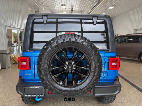 Used 2023 Jeep Wrangler Unlimited Sahara w/ Cold Weather Group AWD/4WD image 4