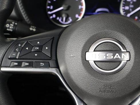 Used 2025 Nissan Sentra SV FWD image 8