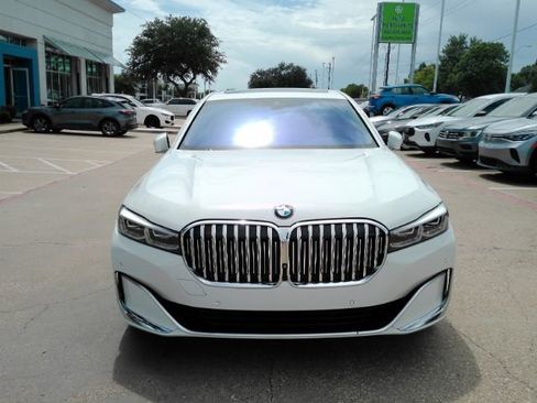 Used 2022 BMW 740i RWD image 2