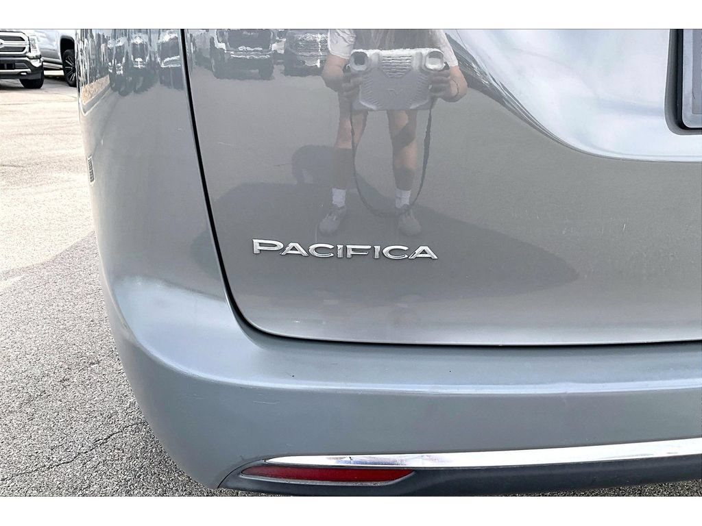 Used 2022 Chrysler Pacifica Touring-L FWD image 24