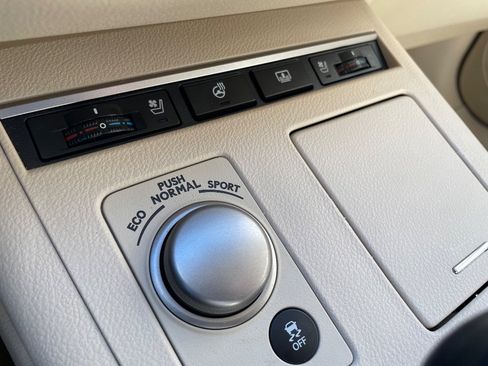 Used 2014 Lexus ES 350 w/ Luxury Package FWD image 38