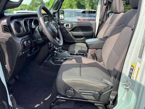 Used 2023 Jeep Wrangler Unlimited w/ Sun & Screen Package AWD/4WD image 11