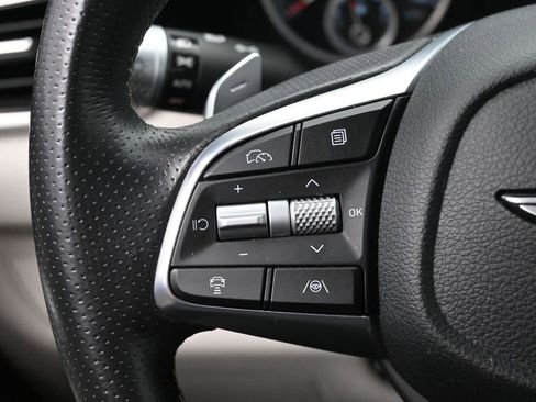 Used 2024 Genesis G70 2.5T image 14