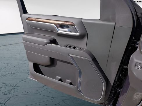 New 2025 GMC Sierra 1500 Elevation image 18