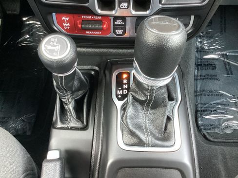 Used 2026 Jeep Gladiator Rubicon AWD/4WD image 23