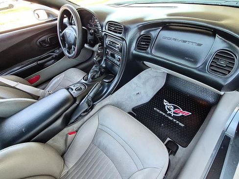 Used 2003 Chevrolet Corvette Coupe w/ Preferred Equipment Group RWD image 32