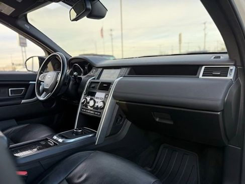 Used 2018 Land Rover Discovery Sport SE image 17