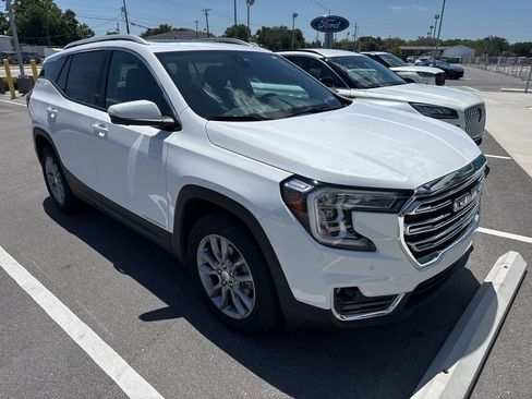 Used 2022 GMC Terrain SLT w/ Infotainment Package II image 4