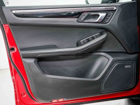 Used 2024 Porsche Macan image 19