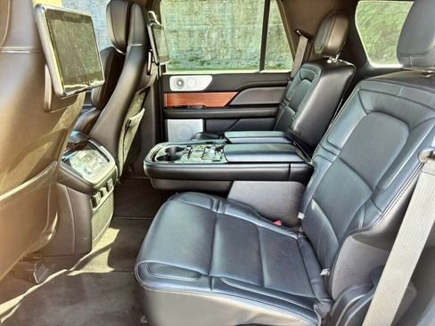 Used 2019 Lincoln Navigator Reserve AWD/4WD image 15