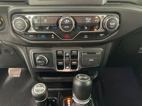 Used 2023 Jeep Wrangler Unlimited w/ Cold Weather Group AWD/4WD image 29