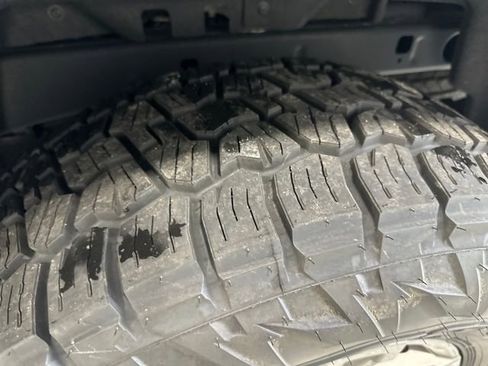 Used 2024 Chevrolet Colorado LT w/ LT Convenience Package image 19