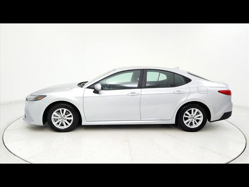 Used 2025 Toyota Camry LE image 1