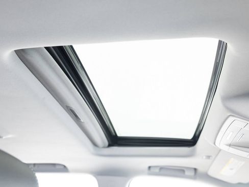 Used 2018 Chevrolet Tahoe LT image 37