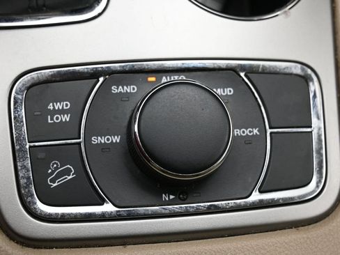 Used 2018 Jeep Grand Cherokee Laredo AWD/4WD image 23