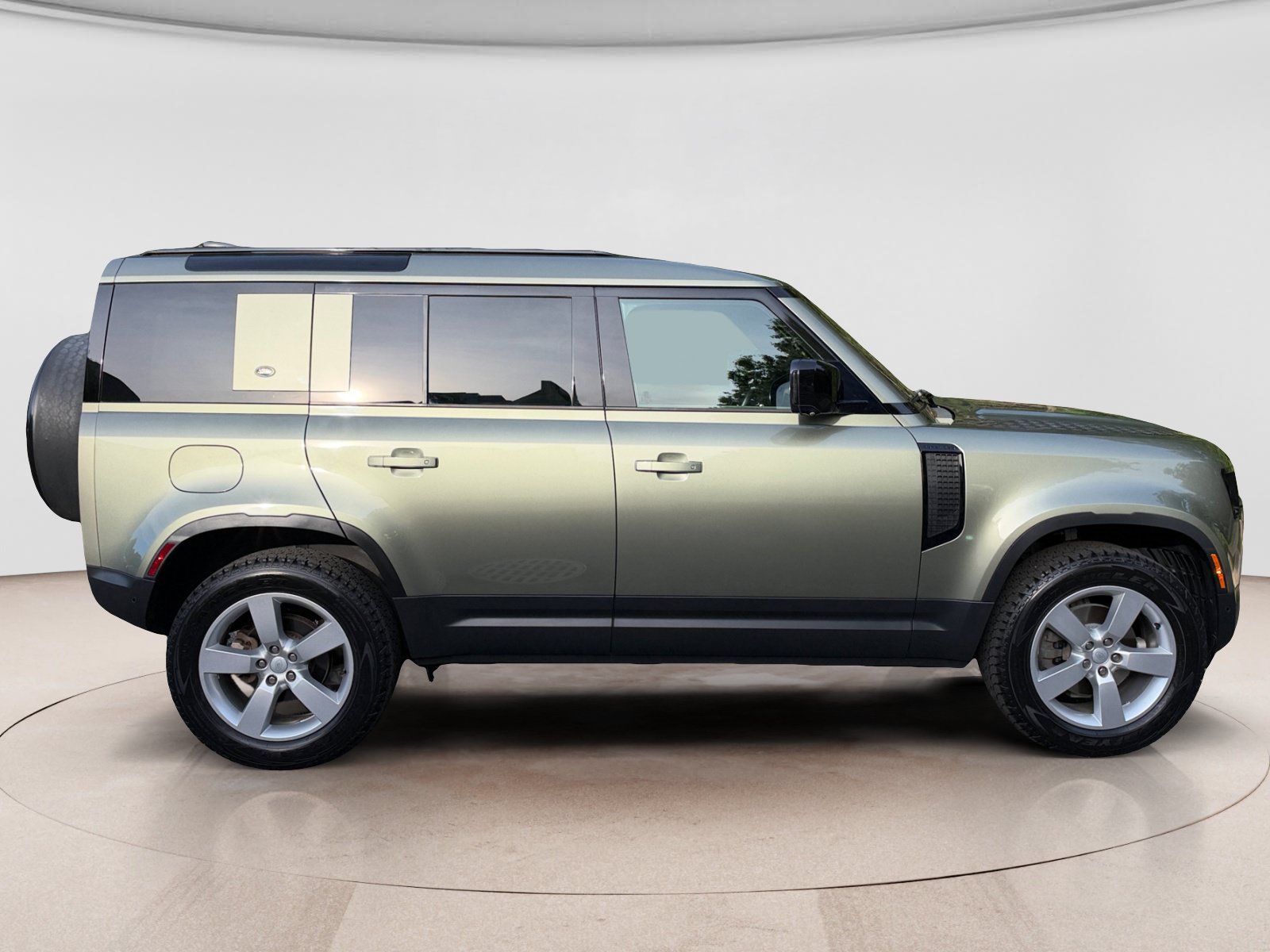 Used 2022 Land Rover Defender 110 S AWD/4WD image 6