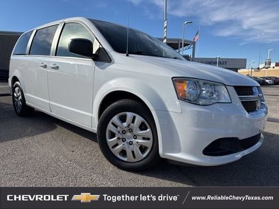 Used 2018 Dodge Grand Caravan SE w/ UConnect Hands-Free Group