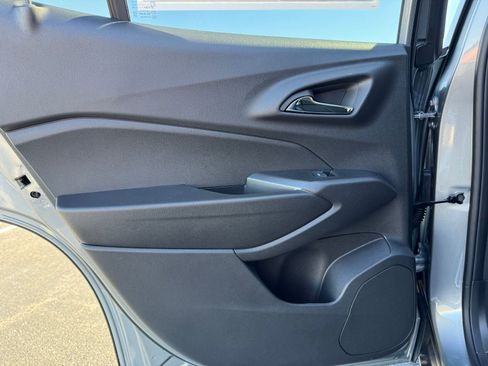 New 2025 Chevrolet Trax LT w/ LT Convenience Package image 17