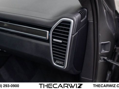 Used 2023 Porsche Cayenne Turbo AWD/4WD image 89
