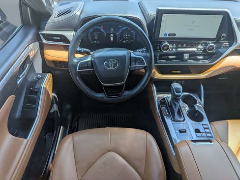 Used 2023 Toyota Highlander Platinum FWD image 22