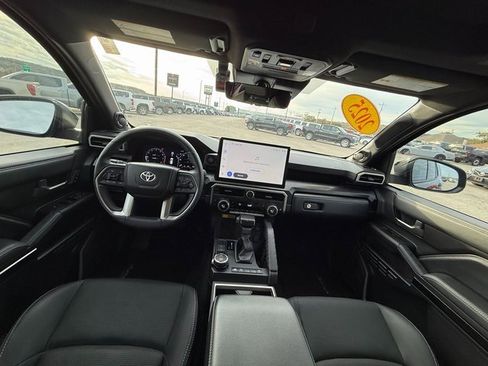 Used 2025 Toyota 4Runner 4WD image 15