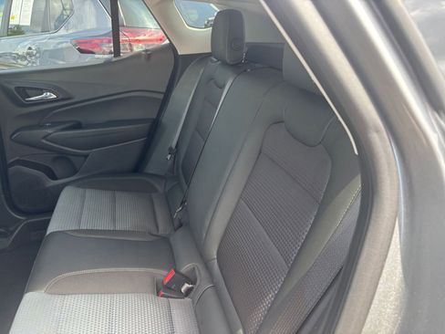 Used 2025 Chevrolet Trax LT w/ LT Convenience Package FWD image 24
