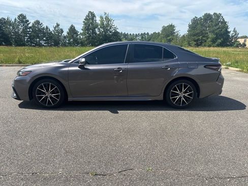 Used 2024 Toyota Camry SE FWD image 4