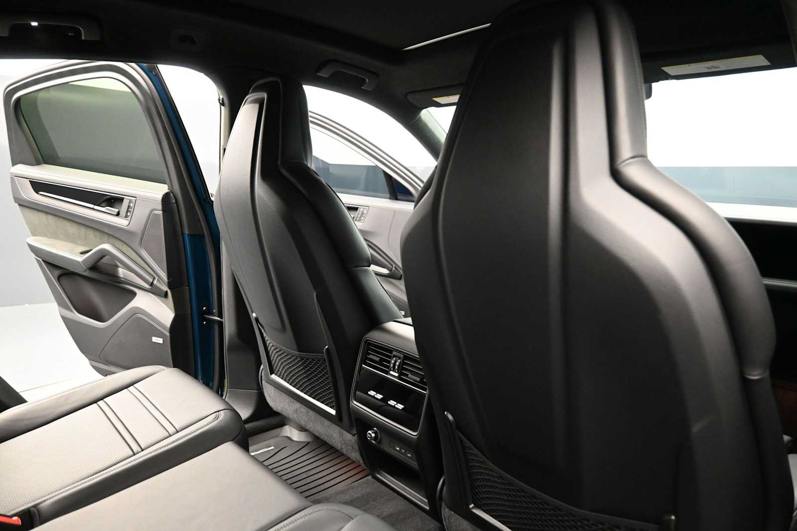 Certified 2026 Porsche Cayenne GTS AWD/4WD image 22