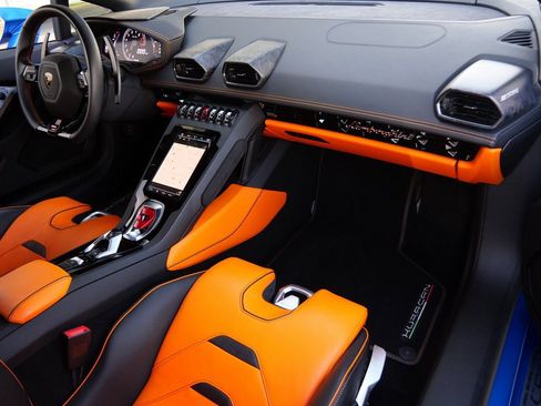 Used 2020 Lamborghini Huracan EVO image 7