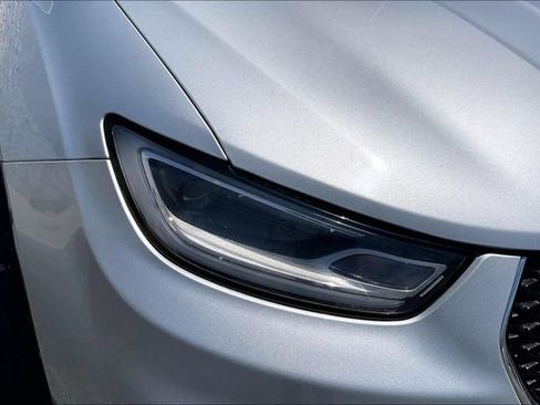 Used 2023 Chrysler Pacifica Touring-L FWD image 27