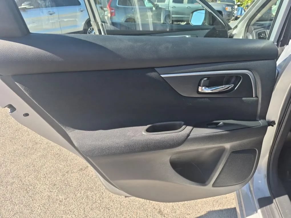 Used 2015 Nissan Altima 2.5 SV w/ Convenience Package FWD image 11
