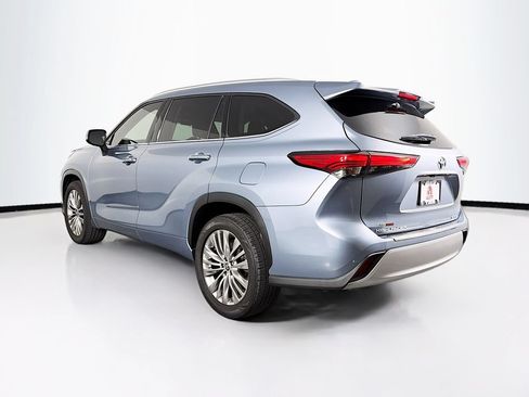 Certified 2021 Toyota Highlander Platinum FWD image 7
