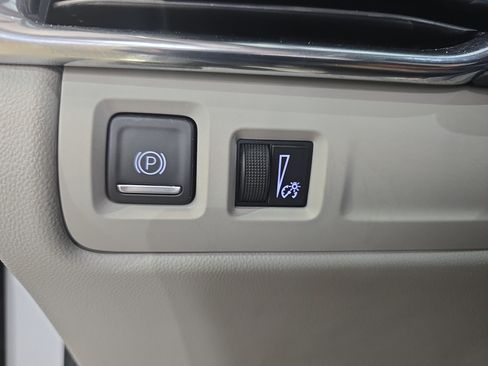 Used 2023 Cadillac XT4 Premium Luxury w/ Enhanced Visibility Package FWD image 23