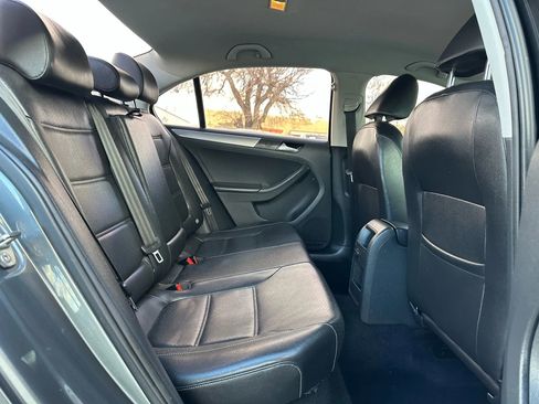 Used 2018 Volkswagen Jetta Wolfsburg Edition image 21