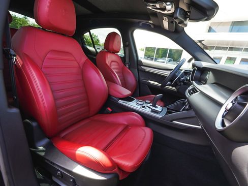 Used 2023 Alfa Romeo Stelvio Veloce AWD/4WD image 39