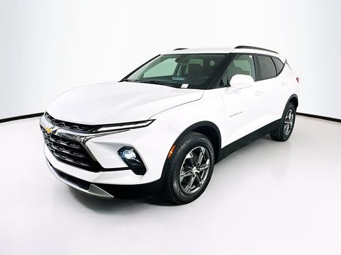 Used 2023 Chevrolet Blazer LT w/ Convenience Package FWD image 3