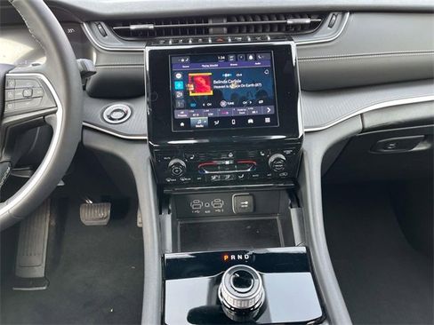 Used 2024 Jeep Grand Cherokee Altitude image 13