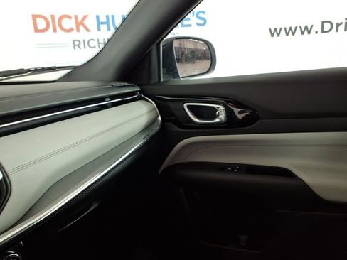 Used 2024 Jeep Compass Limited image 25