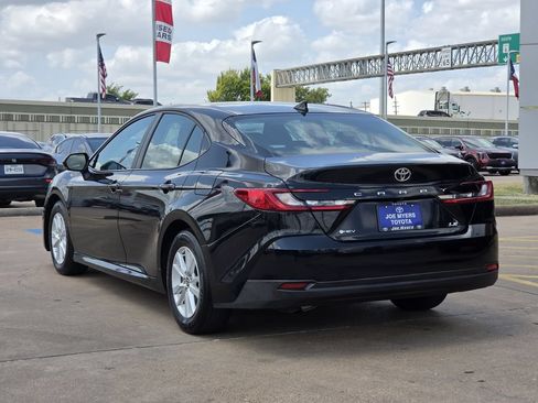 Used 2025 Toyota Camry LE FWD image 7