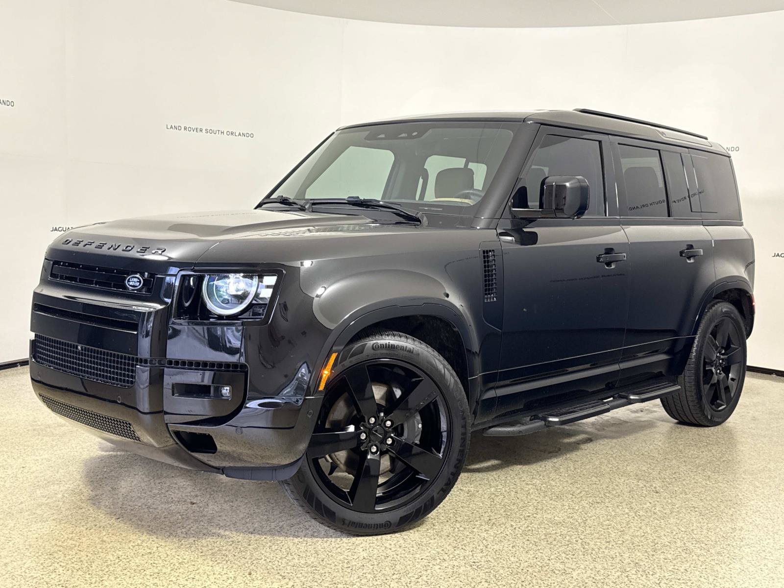 Used 2026 Land Rover Defender 110 X-Dynamic SE AWD/4WD image 1