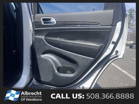 Used 2022 Jeep Grand Cherokee Limited w/ Trailer Tow Group IV AWD/4WD image 18